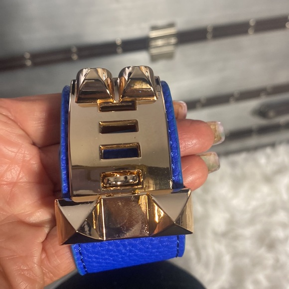 Buckle stud bracket - Picture 3 of 4